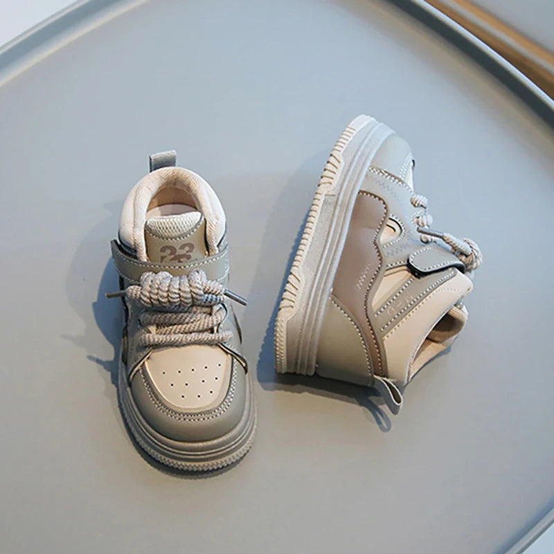 Toddlers high top sneakers