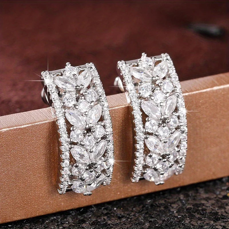 Fashionable and Luxurious Synthetic Zircon Earrings
