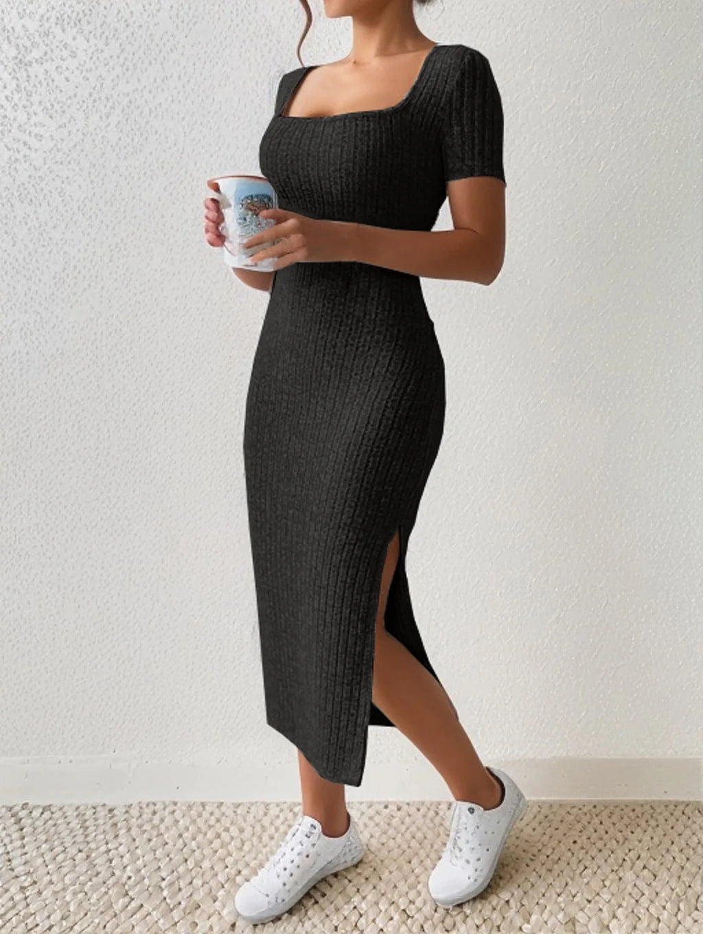 Sleeved versatile knitted slit dress