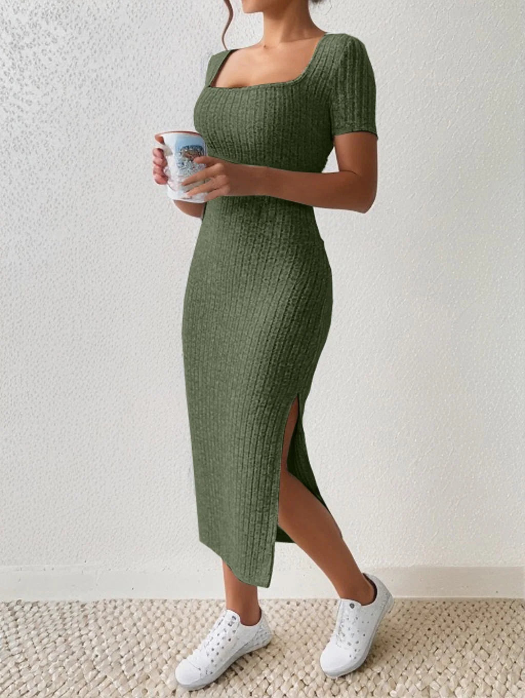 Sleeved versatile knitted slit dress