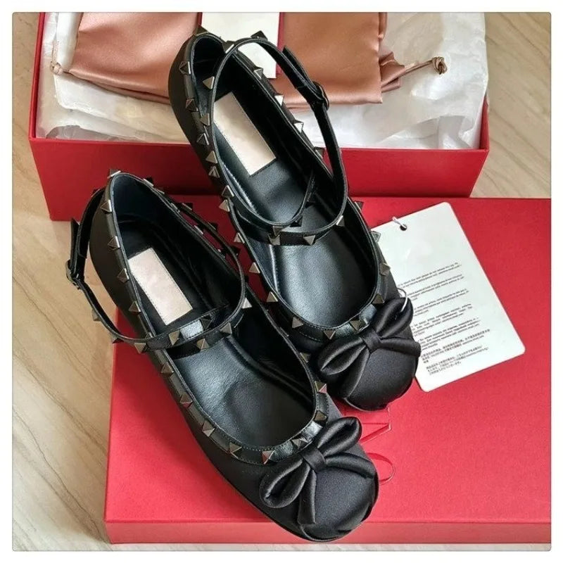 Shallow Round Toe Loafers